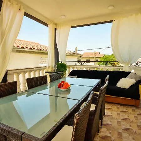 Apartamento Amadea-1 By Interhome